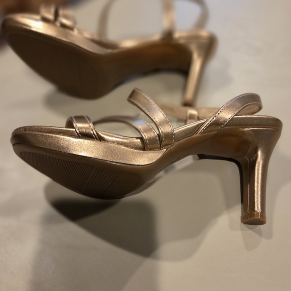 Naturalizer Women's Metallic Bronz Strappy Heels sz6 Like New NON-SMOKING HOME - Picture 2 of 3